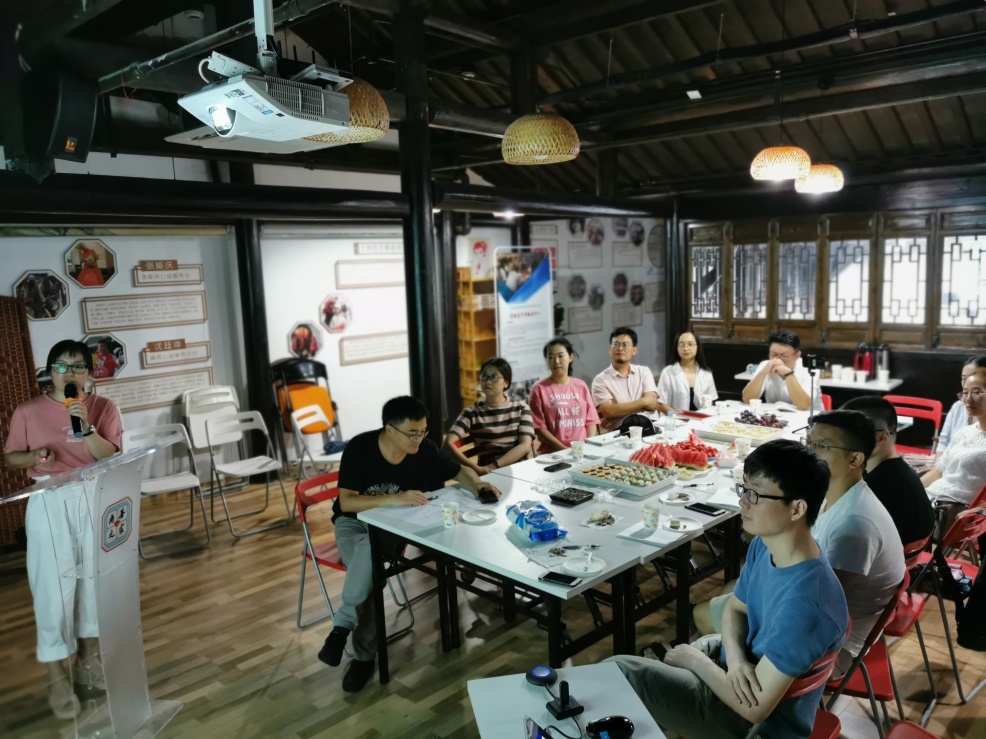 图2.分享者的精彩演讲.jpg 图2.分享者的精彩演讲.jpg